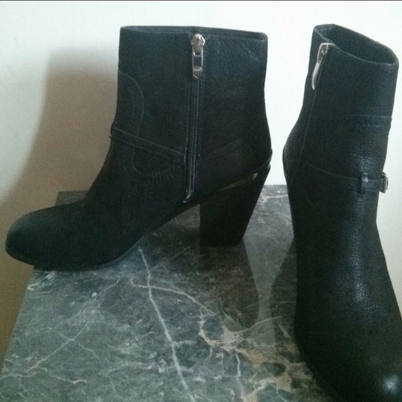Like New Vince Camuto Leather Boots Size 7 M - Picture 2 of 8